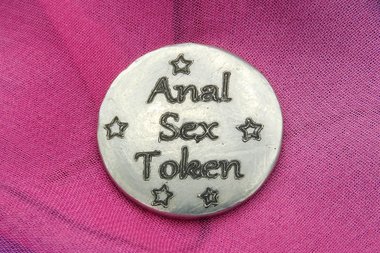 Anal Sex Token, Jeton BDSM, Accessoires BDSM, Jeton de Soumise, Fait à la Main en Etain, par William Sturt des Etains de Jumilhac