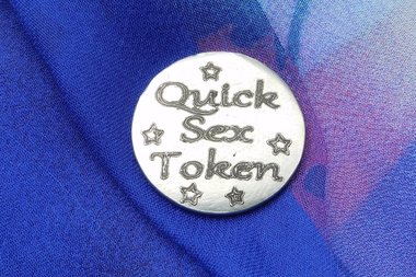 Jeton Érotique, Coupon Quick Sex, Jeton BDSM, Accessoires BDSM, Jeton de Soumise, Fait à la Main en Etain, Les Etains de Jumilhac