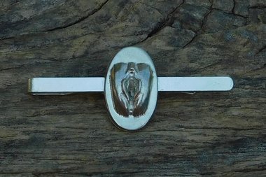 Pince à Cravate Vulve, Pince à Cravate Vagin, Faite Main en Etain par William Sturt des Etains de Jumilhac