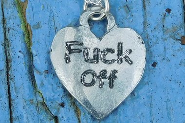 Pendentif BDSM Fuck Off, Accessoire de Soumise, Cordon Noué en Permanance, Fait Main en Etain, Les Etains de Jumilhac