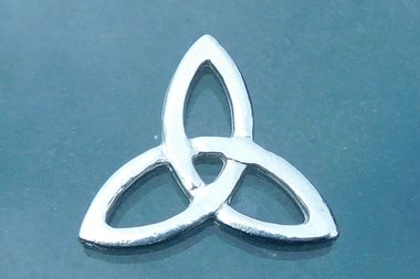 Triquetra Brooch. Hand Cast Pewter.