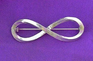 Infinity Loop Brooch. Hand Cast Pewter.