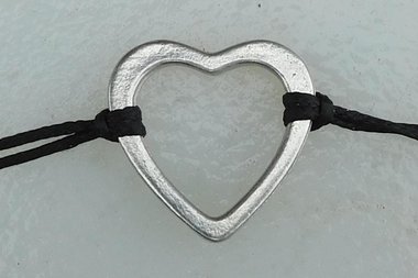 Heart-Shaped Day Collar – Symbol of Commitment and Trust. Hand Cast Pewter.